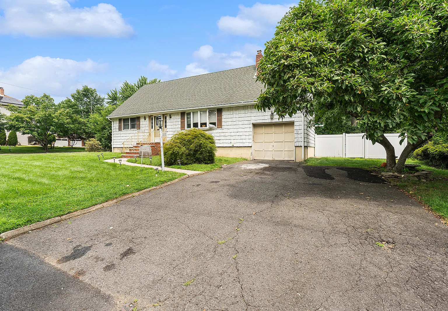 4 bed, 936 sqft, $4,800 — Photo 2