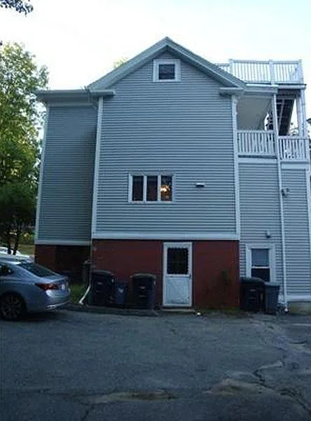 4 bed, 1567 sqft, $2,195 — Photo 3