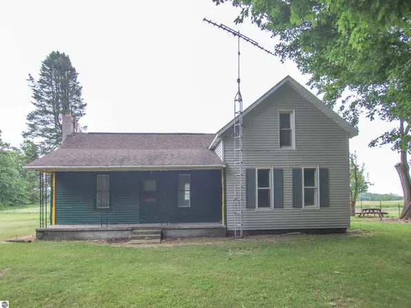 21935 Read Rd, Copemish, MI 49625