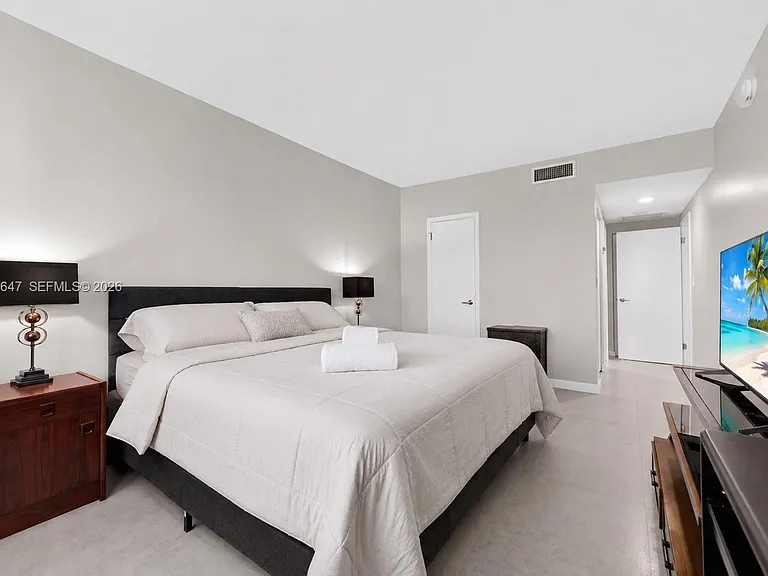 1980 S Ocean Dr #19L — Photo 11
