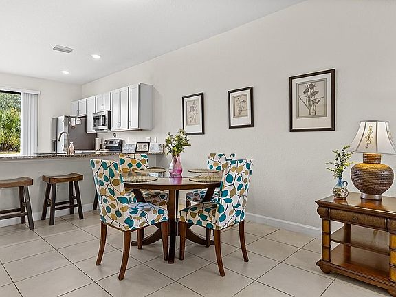 3rd image of 10117 W Villa Circle #10117