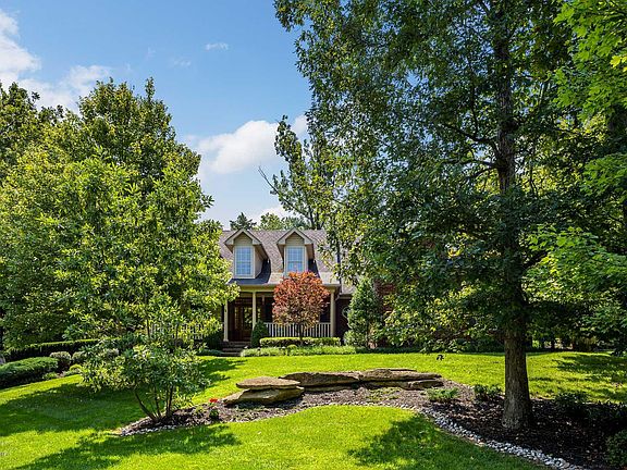 3rd image of 1022 Whitewood Bend Dr