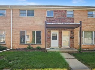 202 Linn Ct APT C, North Aurora, IL 60542