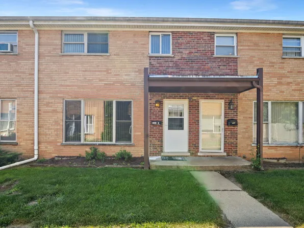 202 Linn Ct APT C, North Aurora, IL 60542