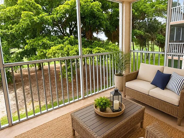 250 Jacaranda Dr #302 — Photo 20