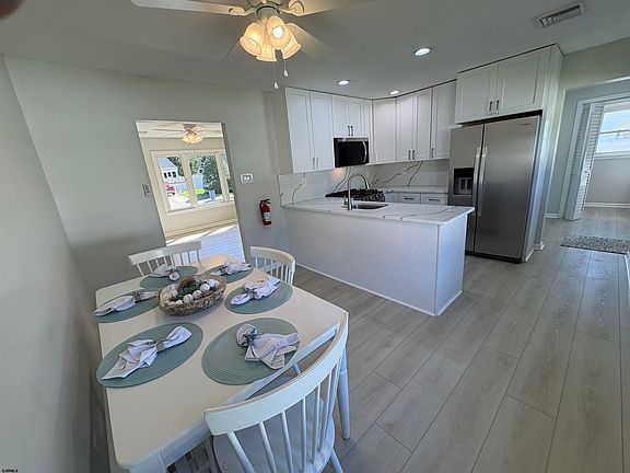 5th image of 12 Merion Dr