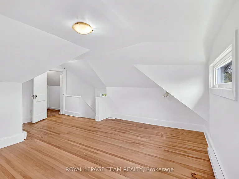 131 Acacia Ave — Photo 32