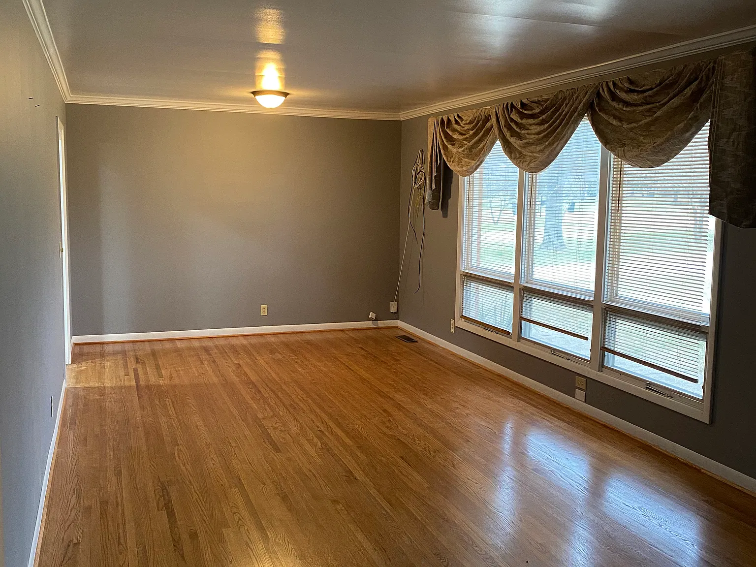 3 bed, 2043 sqft, $2,300 — Photo 3