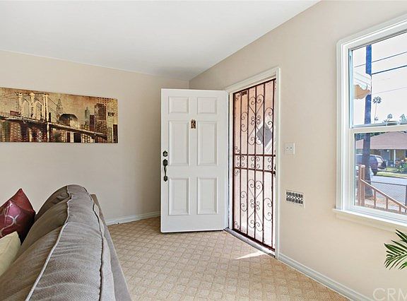 3rd image of 3415 Warwick Ave