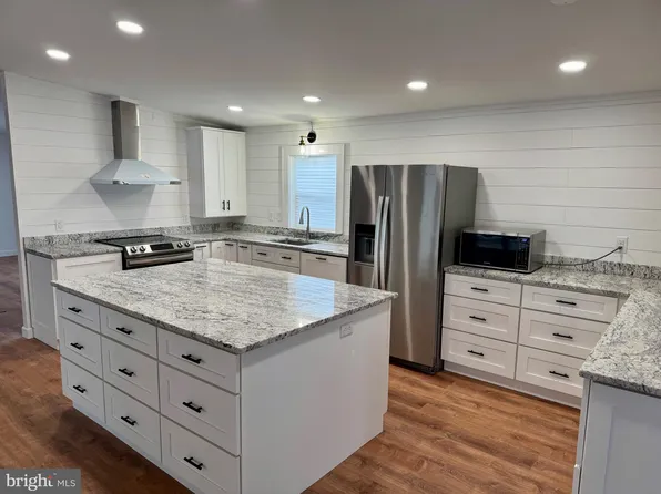 8051 Fair Breeze Dr, Severn, MD 21144