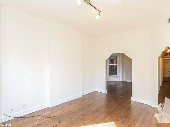 3rd image of 854 W Armitage Ave #1516