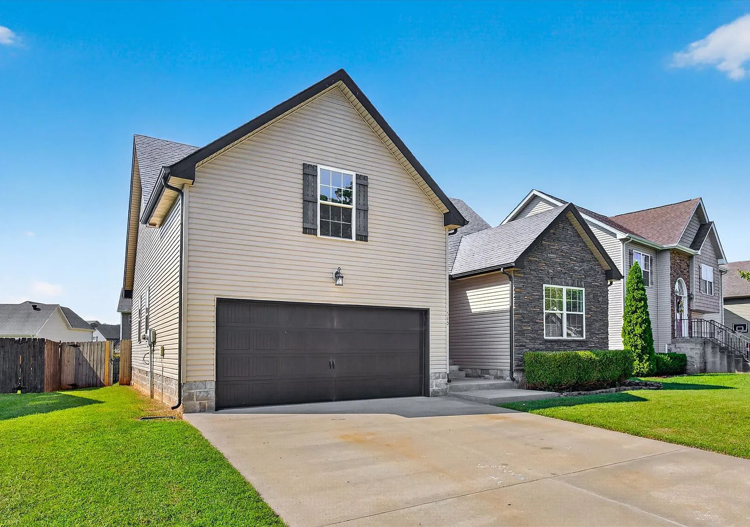 Pet Friendly Three Bedroom with Bonus! — Photo 3