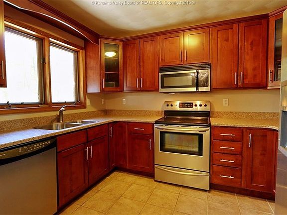 3rd image of 710 Christian Dr