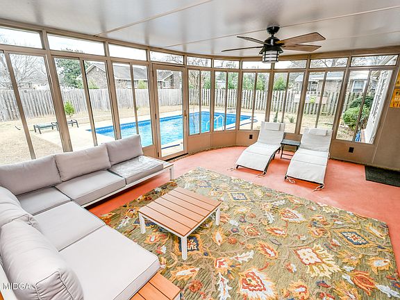 3rd image of 316 Meadowridge Dr