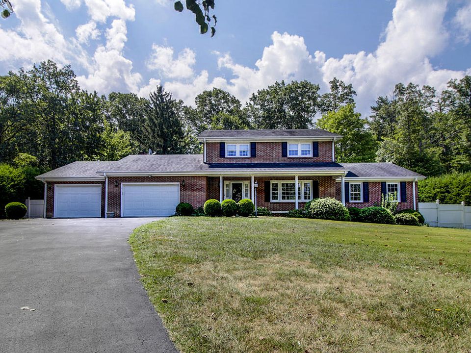 1st image of 150 Bogey Ln