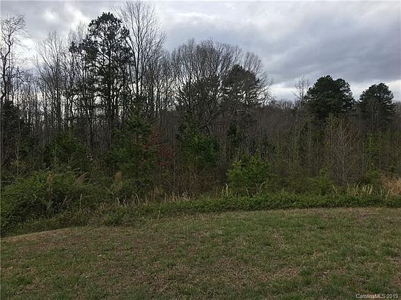 4th image of 135 Twin Oaks Dr #L 19