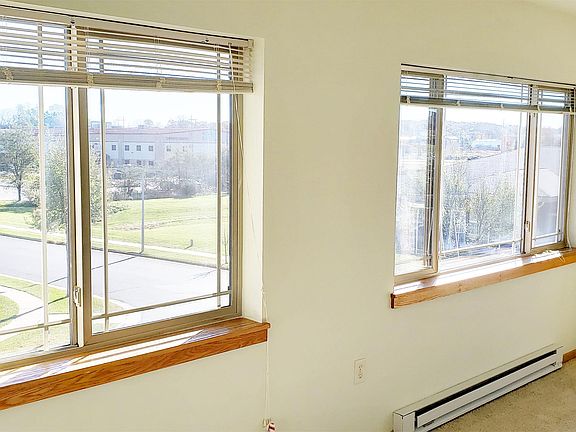 5th image of 302 Prairie Heights Dr APT 302
