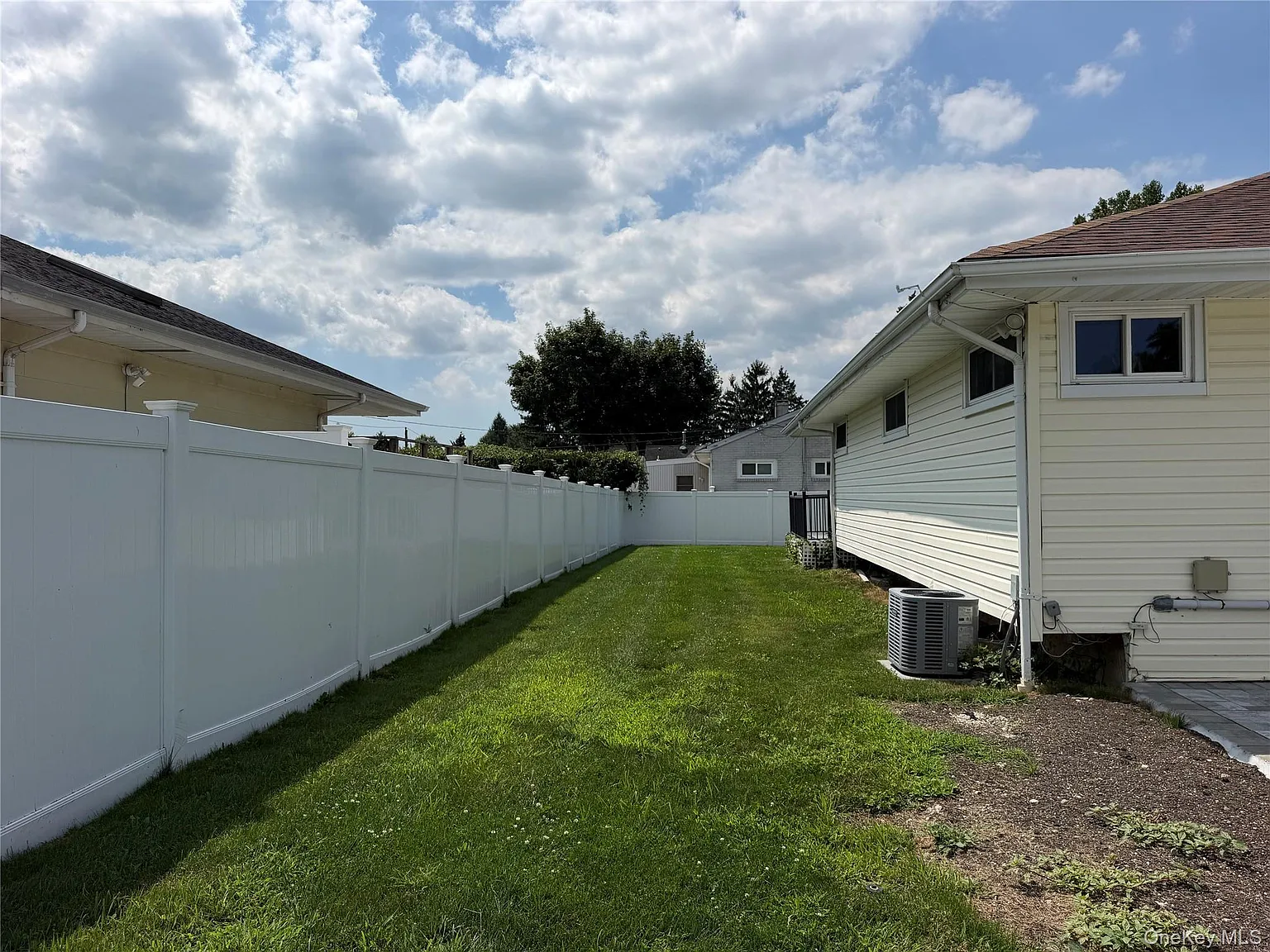 3 bed, 2.0 bath, 971 sqft, $3,900 — Photo 3