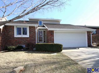 934 Rockhurst Dr, Lincoln, NE 68510