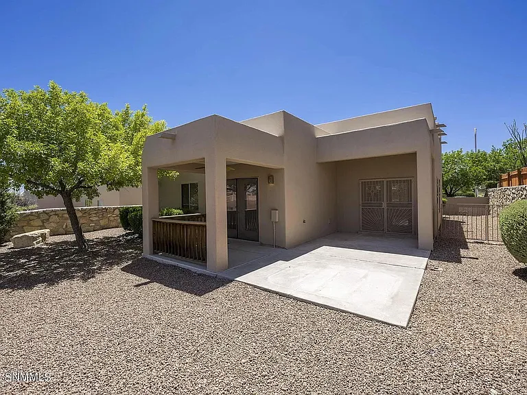 1892 N Sonoma Ranch Blvd — Photo 4