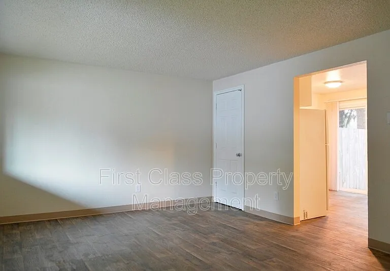 1673 Dollar St — Photo 4