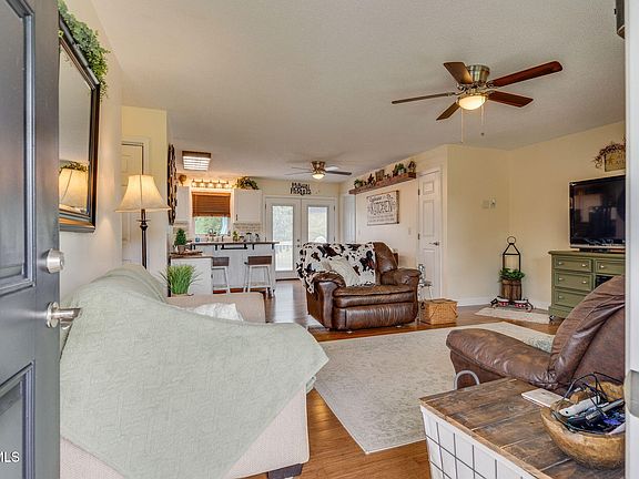 5th image of 873 Sycamore Shoals Dr