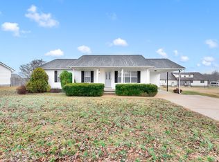 685 Edgefield Dr, Hohenwald, TN 38462