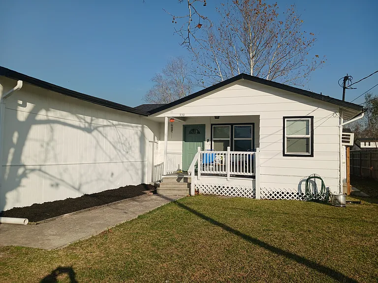 330 S Algeria St — Photo 12