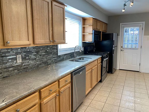 5th image of 2605 Valley Ave