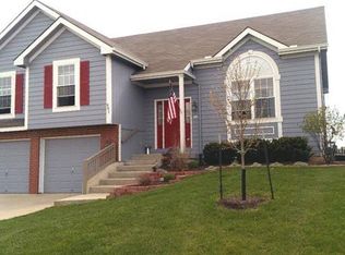 901 Allyssa Ct, Lansing, KS 66043