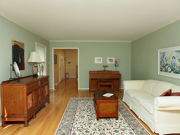 5th image of 2160 Lakeside Dr