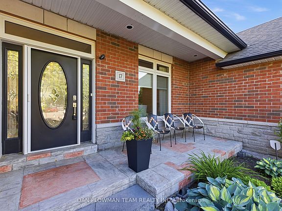 3rd image of 17 Burgundy Ct