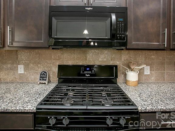 4th image of 2673 Creekview Dr
