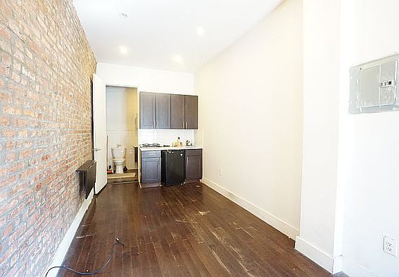 3rd image of 309 Tompkins Ave APT 1A