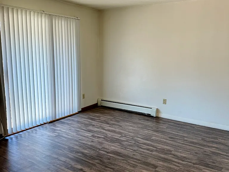 929 Iowa Ave #14 — Photo 4