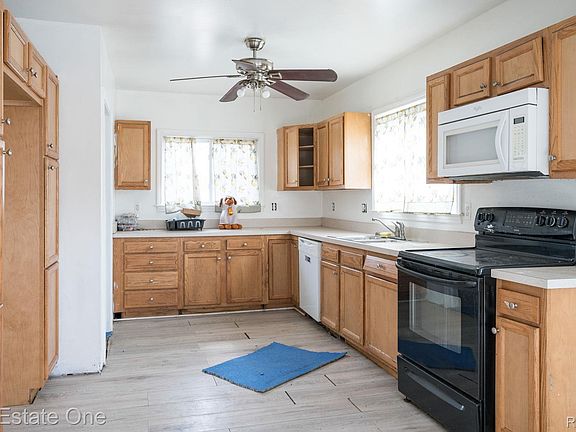 4th image of 18410 Inkster Rd