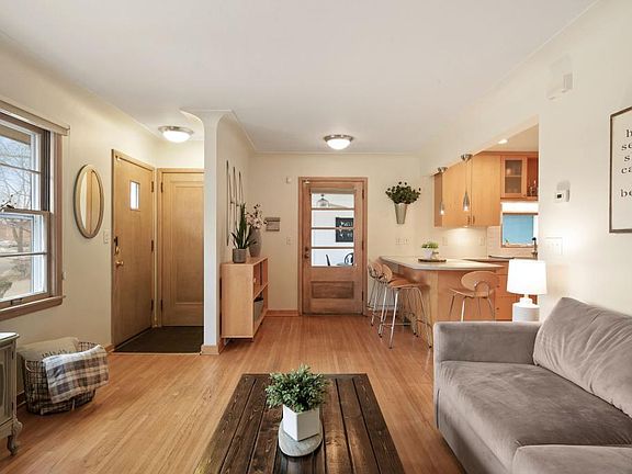 3rd image of 6420 Wentworth Ave