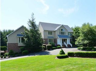 2 Applegate Ter, Manalapan, NJ 07726