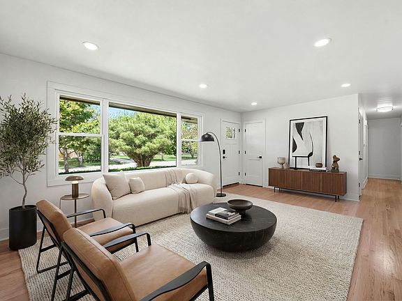 3rd image of 1801 N Iris Dr