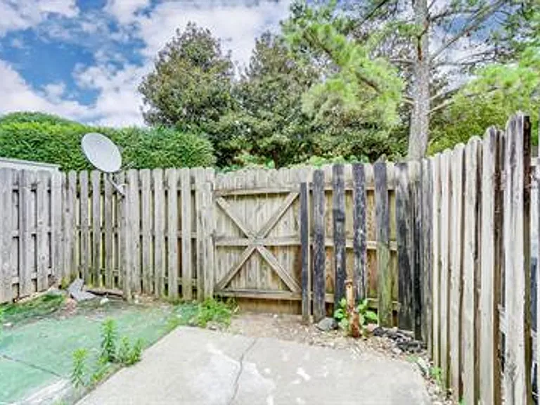 3821 Mosscroft Ln — Photo 2