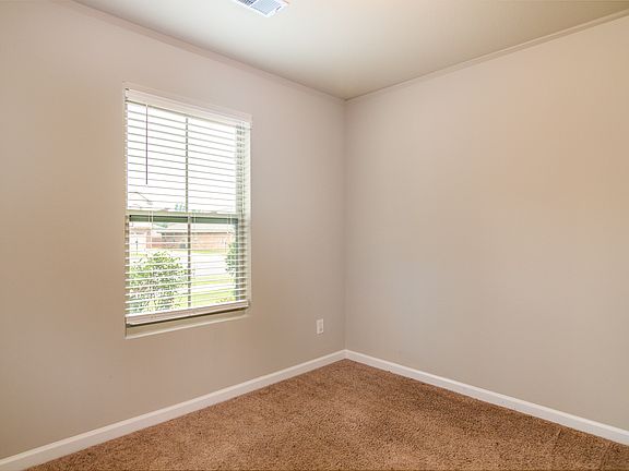 4th image of 702 Oak Cove Ln NW