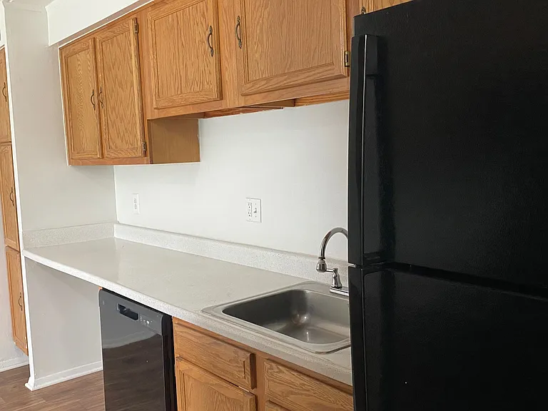 Palms East Apartments — Photo 43