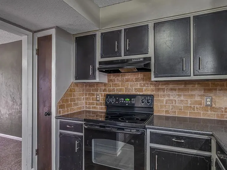 775 Highland Square Dr — Photo 6