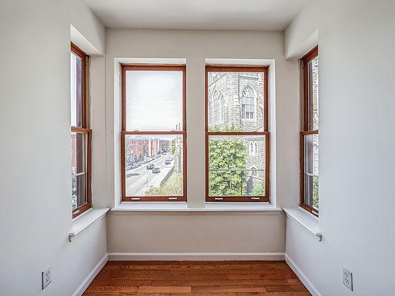 4th image of 1745 W Diamond St #17031017