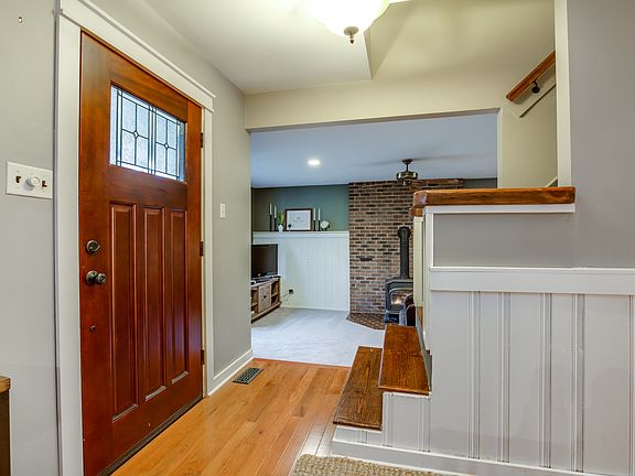 3rd image of 2202 Oakwood Ln
