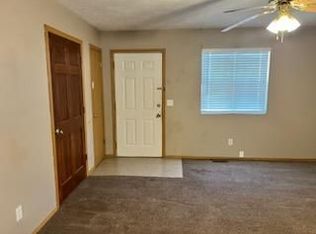 218 Johnston St APT 1, Mount Vernon, MO 65712