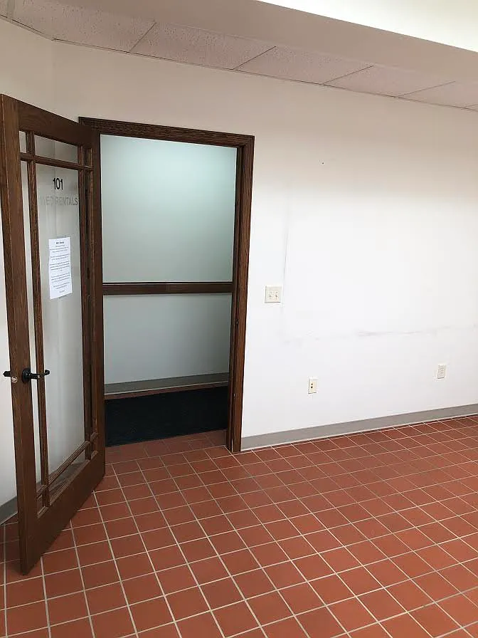1 bed, 200 sqft, $395 — Photo 2