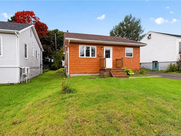 19 Copp St, Dieppe, NB E1A 2G9