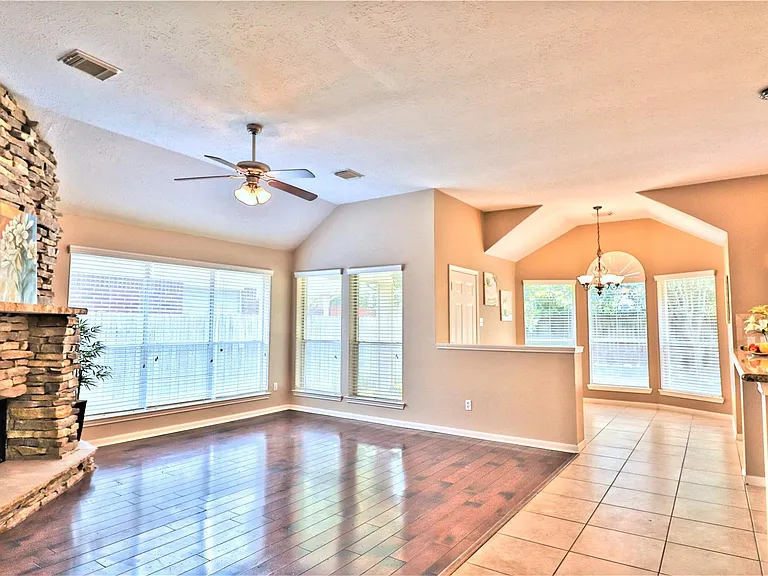 4530 Springfield Lakes St — Photo 6