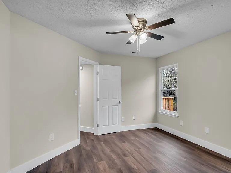 213 Rebecca Pines Dr — Photo 16